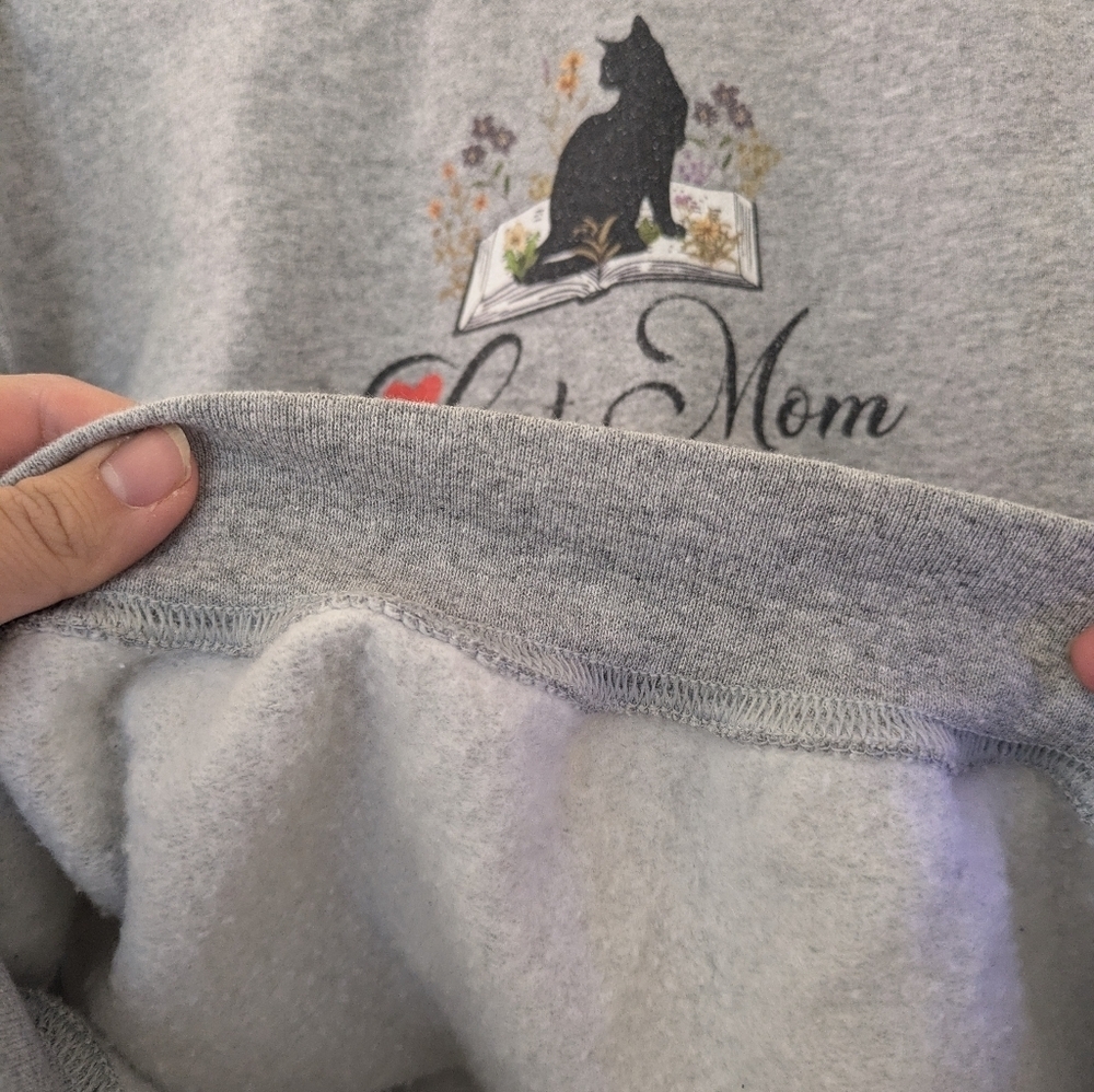 Gildan Cat Mom Gray Sweatshirt Fleece Lined Women's size M Cat Lover BookTok - Picture 7 of 7